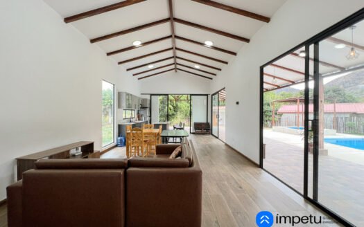 En venta casa con piscina en Malacatos