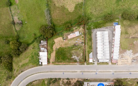 Terreno en venta junto a la vía Integración barrial- Loja