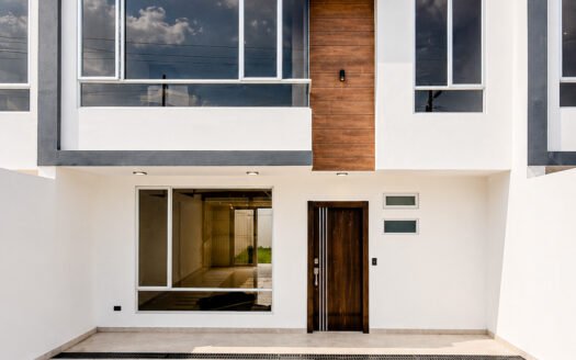 En venta casa a estrenar en Loja aplica a credito miti miti