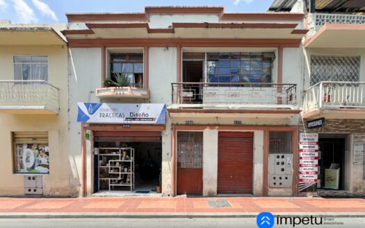 Se vende casa rentera central en Loja ubicada a pasos del parque central